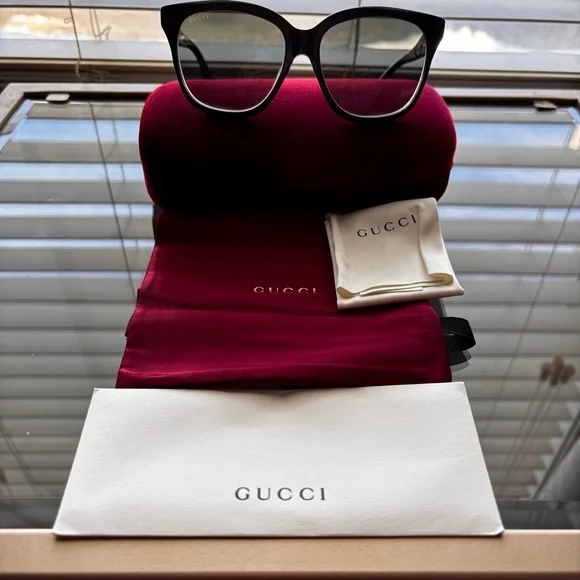 GUCCI Sunglasses - Picture 8 of 11